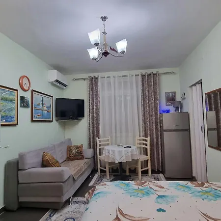 Edis's Corner * 티라나