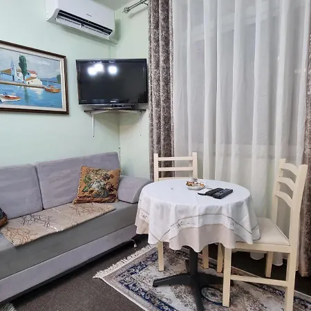 Edis's Corner Apartment