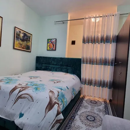 Edis's Corner Apartment *