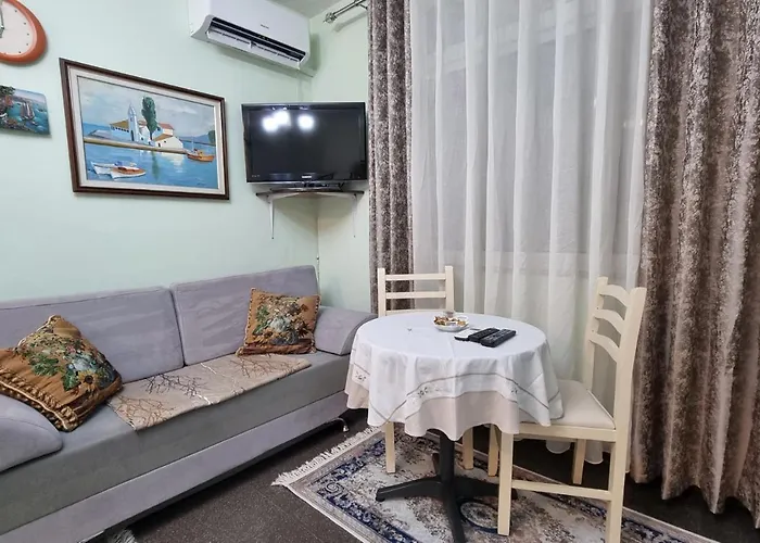 Edis's Corner Apartment
