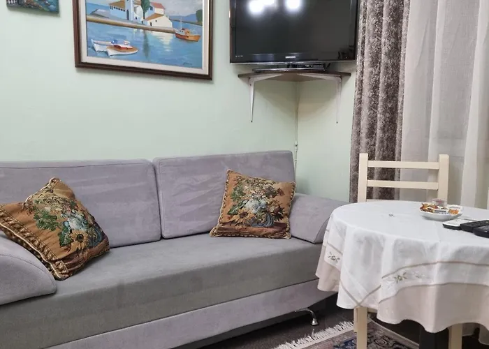 Edis's Corner Tirana